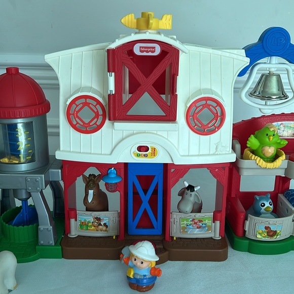 Fisher Price Little People Farm/Barn with Farm Animals and Farmer/Sounds Music - Picture 3 of 17